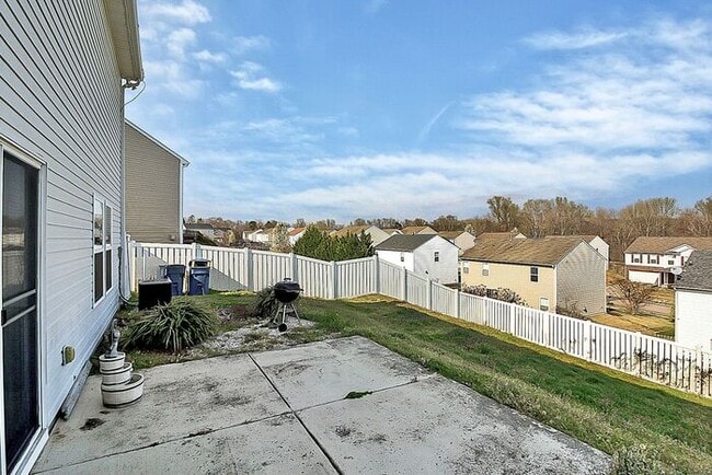 Building Photo - Large 4BD/2.5BA Home in Cabarrus Crossing!