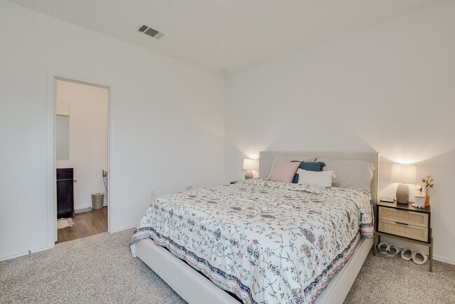 Building Photo - 2712 Louris Ln