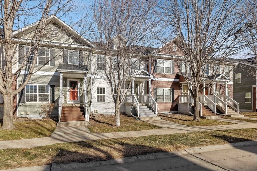 Building Photo - 207 SE Booth Ave