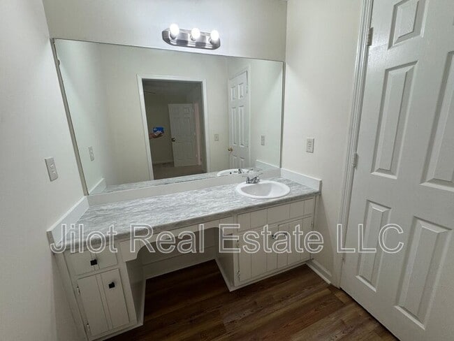 Building Photo - 5233 Ridge Forest Dr