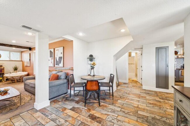Building Photo - 1 bedroom in Seattle WA 98103