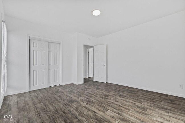 Building Photo - 2 Van Ave