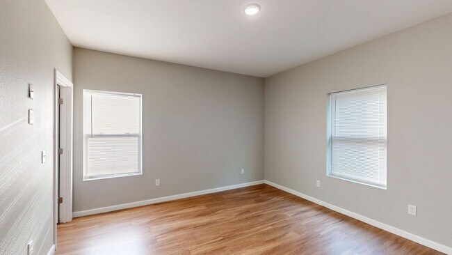 Building Photo - 2 Bed/2 Bath Condo in Pigeon Forge, TN Available Now!