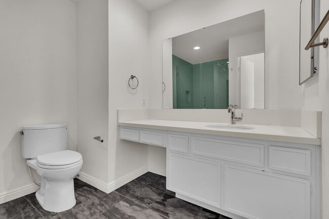 Building Photo - 33492 Valley View Ct