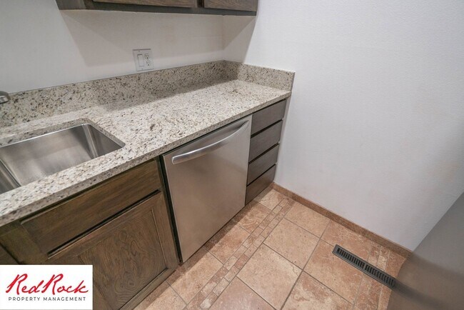 Building Photo - 2 Bedroom Condo in a Prime Location!