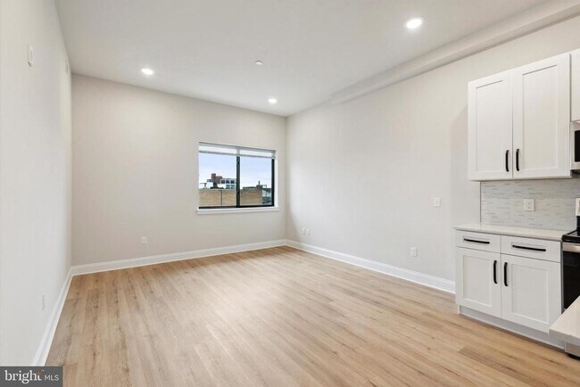 Building Photo - 2157 E Lehigh Ave