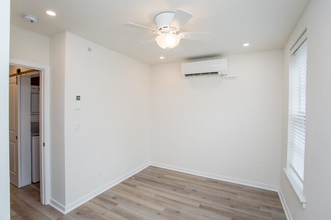 Building Photo - 41 Bridge St