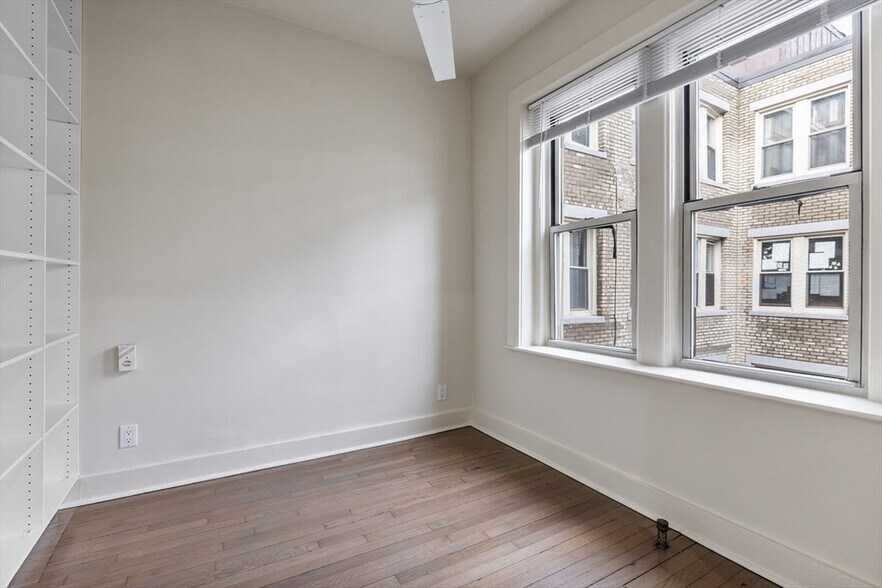 Building Photo - 70 Fenway