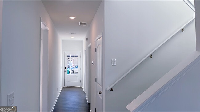 Building Photo - 15 Sandstone Dr