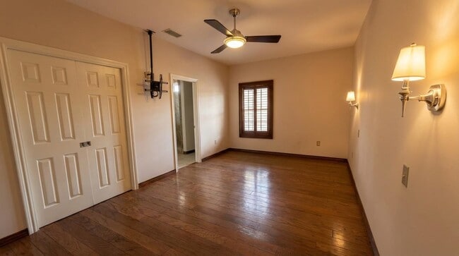 Building Photo - 2445 Monarch Dr