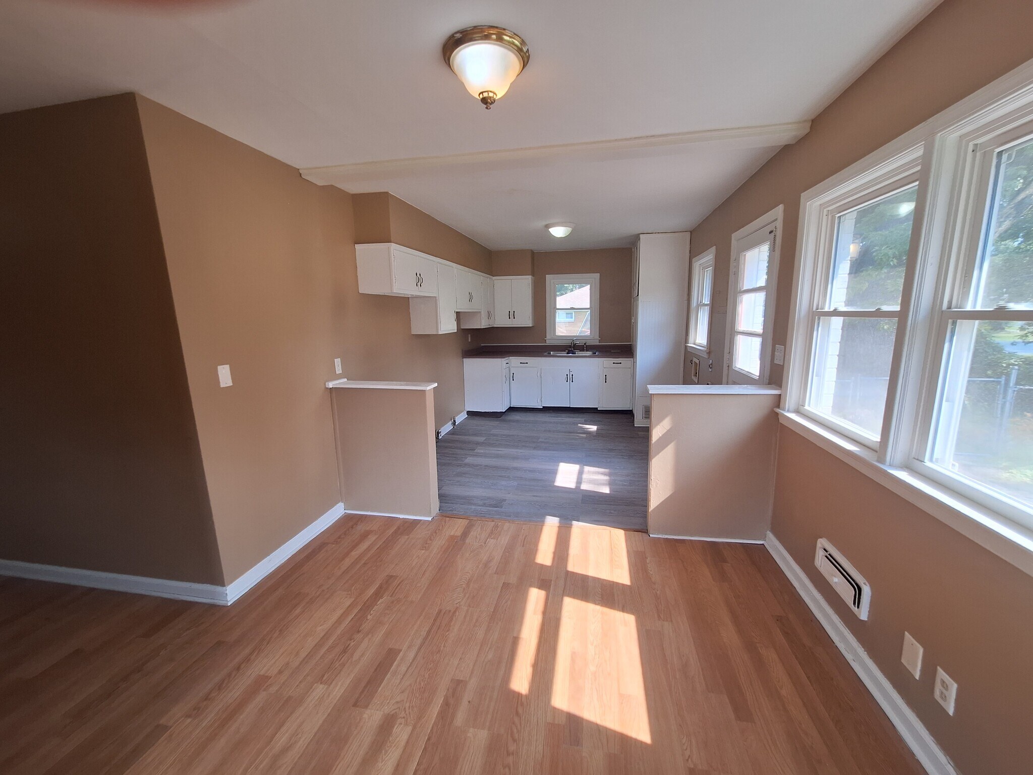 Building Photo - 1611 Clarice Way
