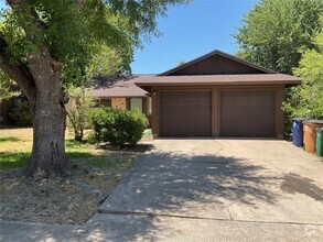 Building Photo - 2401 Aldford Dr