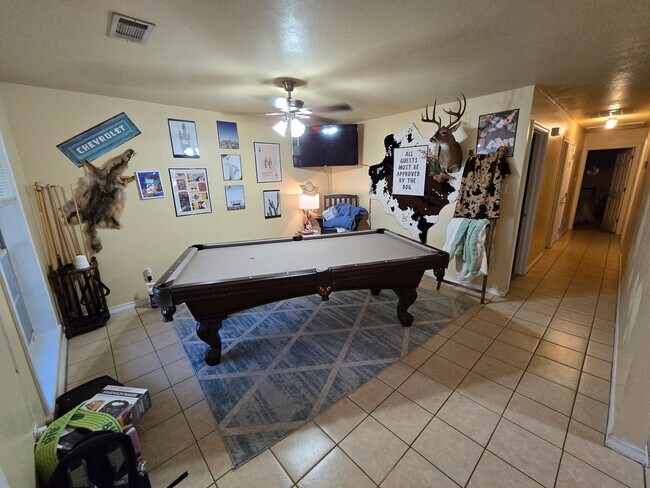 Building Photo - Bryan - 3 bedroom / 2 bath duplex with fenced in yard.