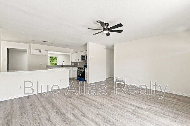 Building Photo - 6008 Golden Gate Dr