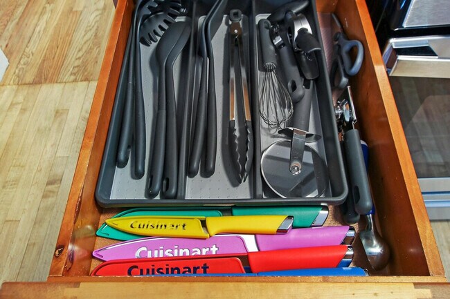 Building Photo - 915 W Pacific Ave