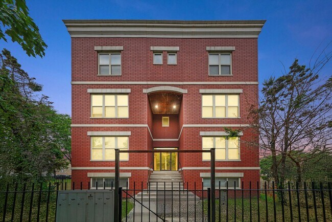 Building Photo - 6220 S Kenwood Ave