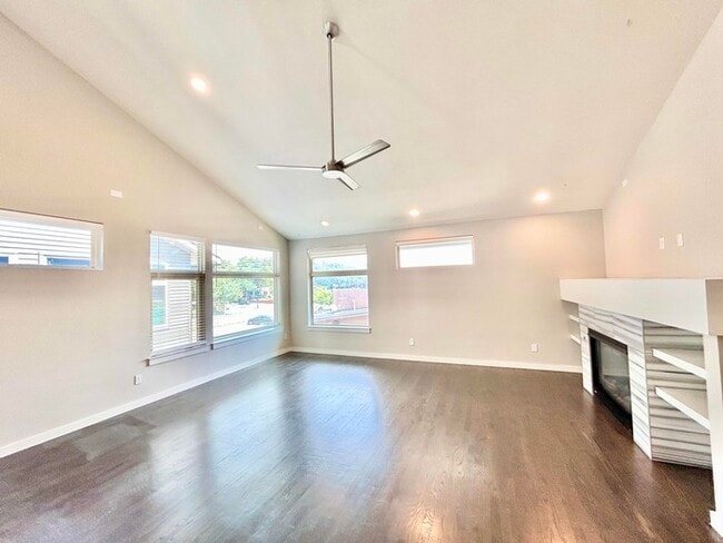 Building Photo - 2204 Lola Ct