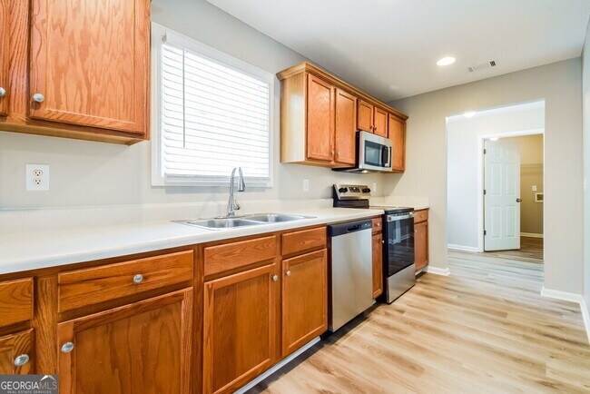 Building Photo - 761 Woodwind Dr
