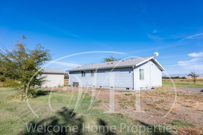 Building Photo - Peaceful Rural Living in Newly Remodeled 3...