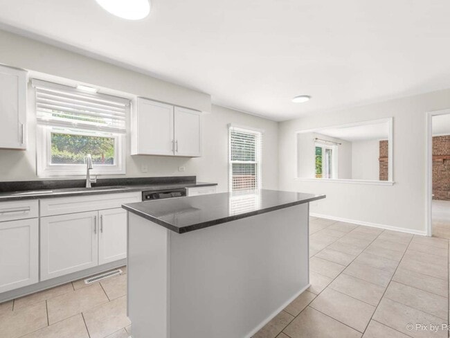 Building Photo - 1412 Rolling Grove Ct
