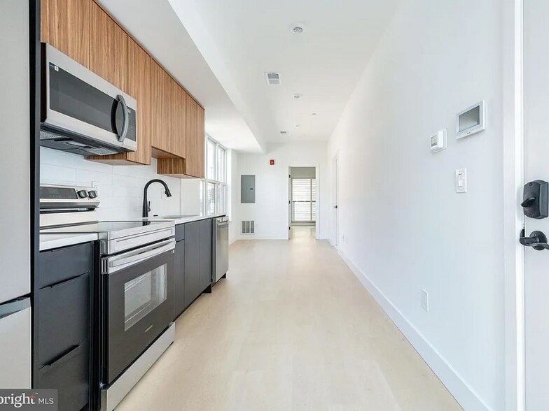 Building Photo - 1649 N 6th St