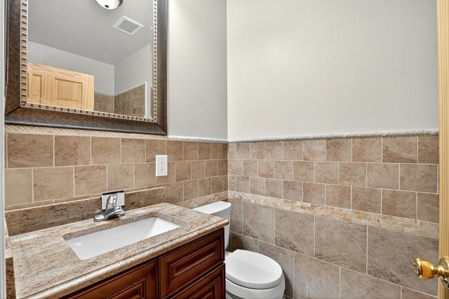 Building Photo - 213 Claremont Ave