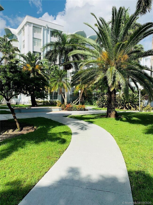 Building Photo - 488 NW 165th St