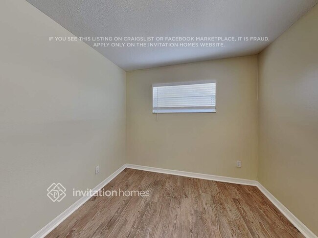 Building Photo - 384 St Dunstan Way