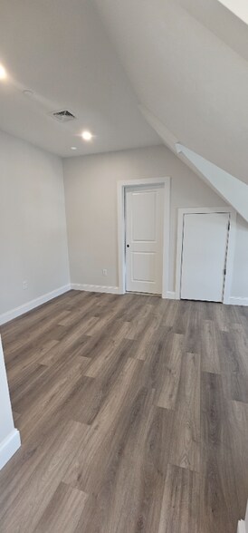 Building Photo - 15 Hadley Pl