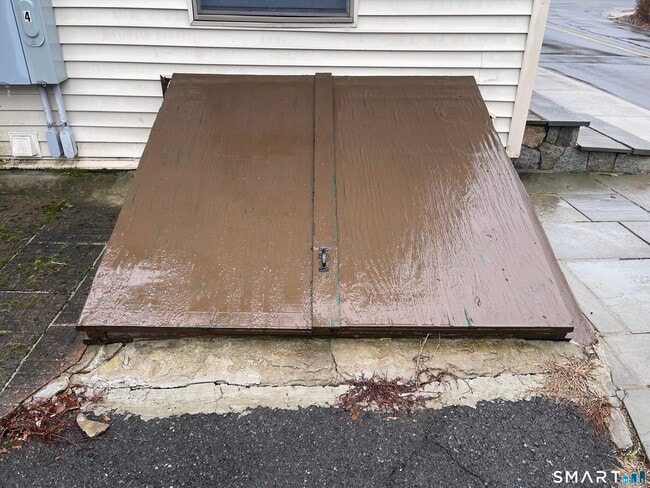 Building Photo - 80 Grassy Plain St