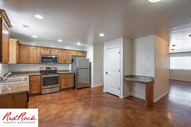 Building Photo - 2801 E 450 N