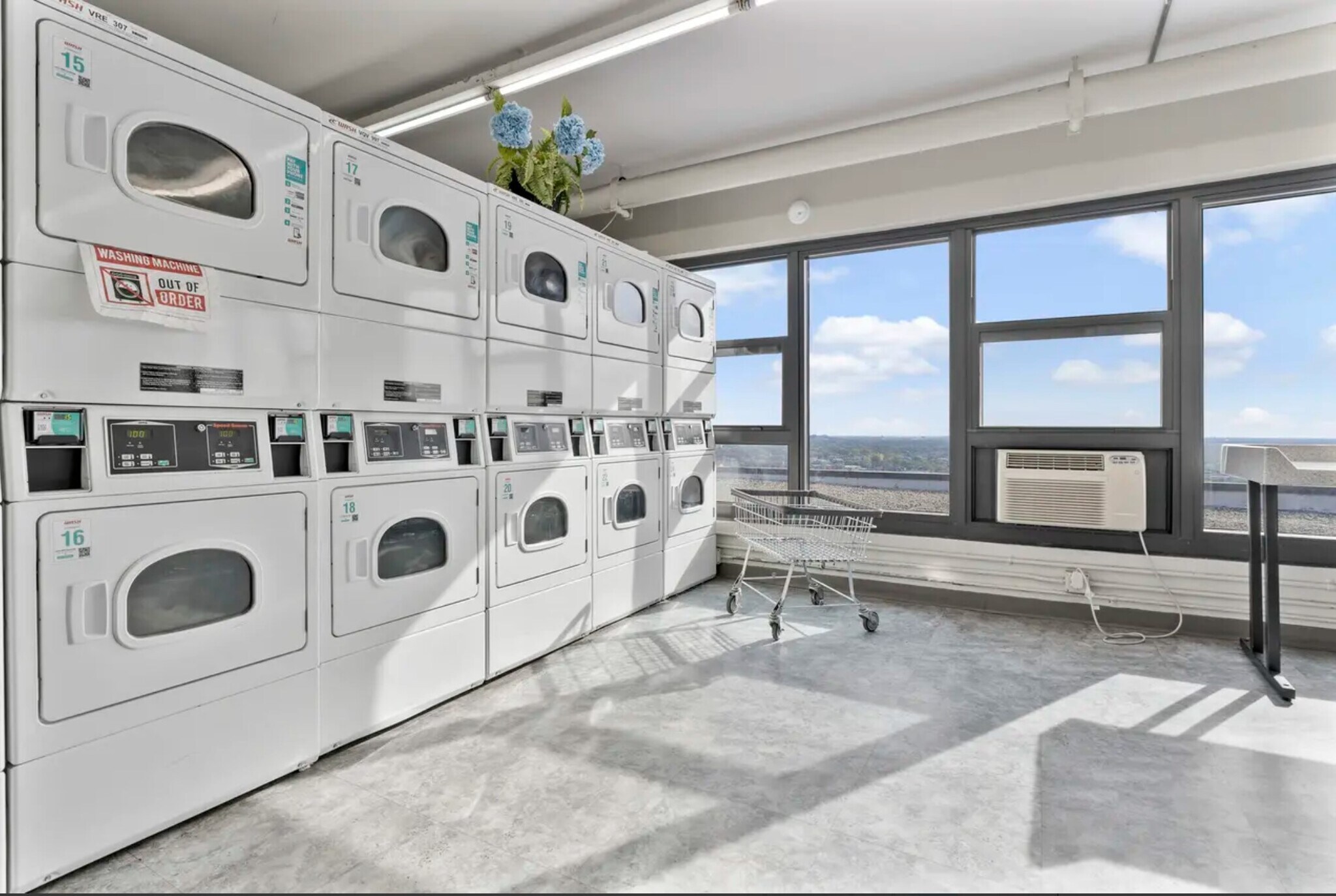 Building Photo - 6700 S South Shore Dr