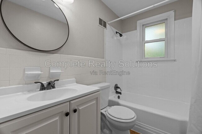 Building Photo - 201 Sadonia Ave