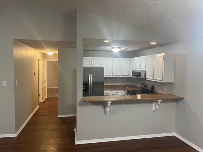 Building Photo - 1904 Tryon Dr