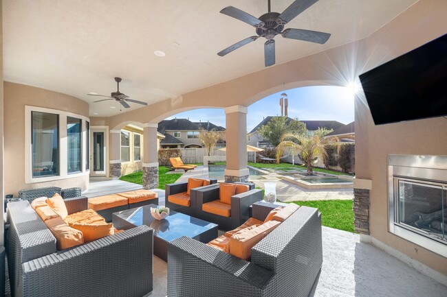 Building Photo - 21603 Christopher Lake Ct