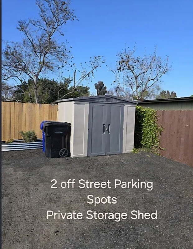 Building Photo - 7446 N Judson St