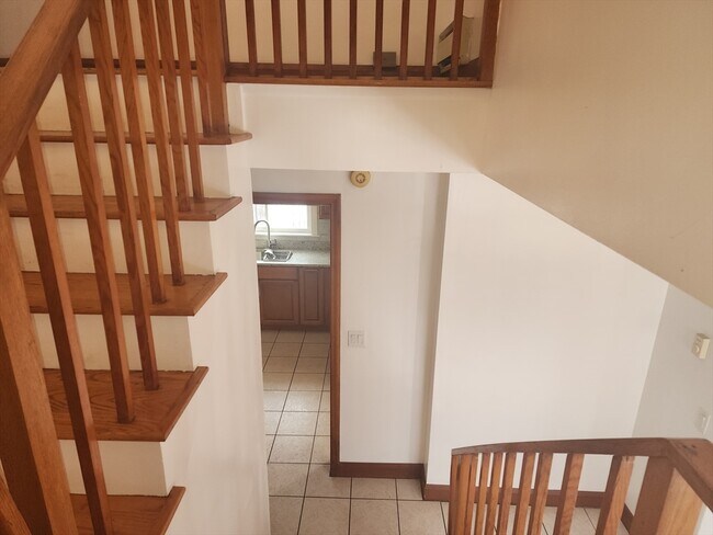 Building Photo - 64 Francis St