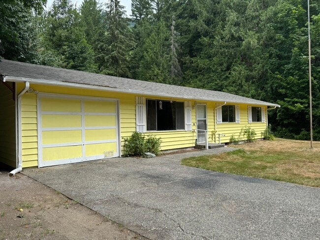 Primary Photo - 3 Bed/1 Bath +Garage & Shop, Marblemount