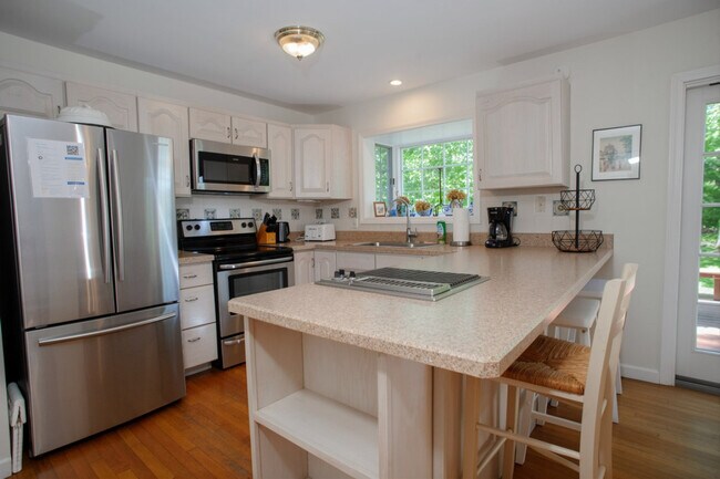 Building Photo - 13 N Meadow Ln