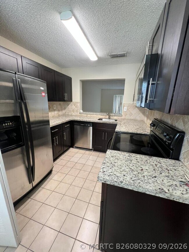 Building Photo - 9458 Palm Cir S