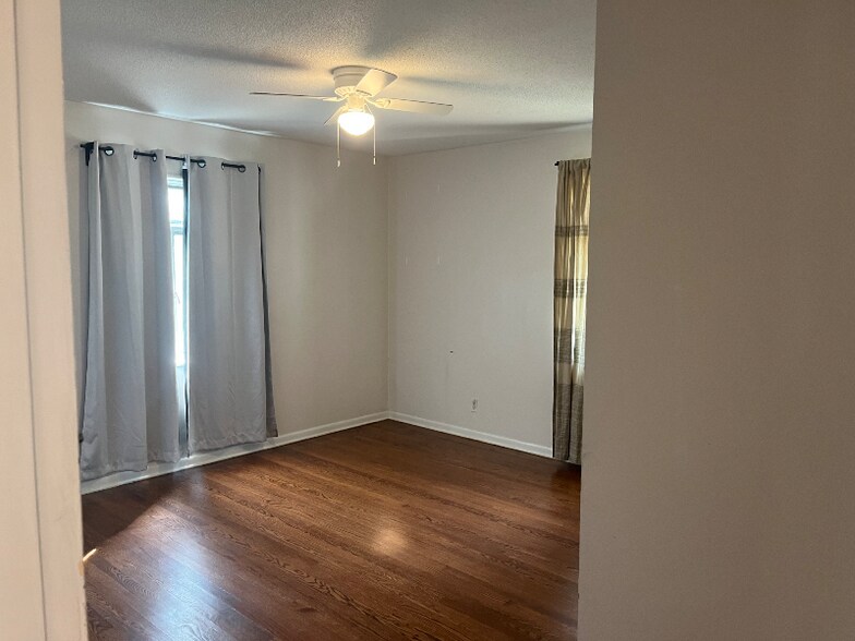 Building Photo - 7146 Parallel Pkwy