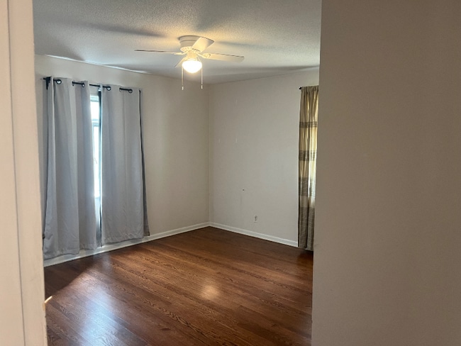 Building Photo - 7146 Parallel Pkwy