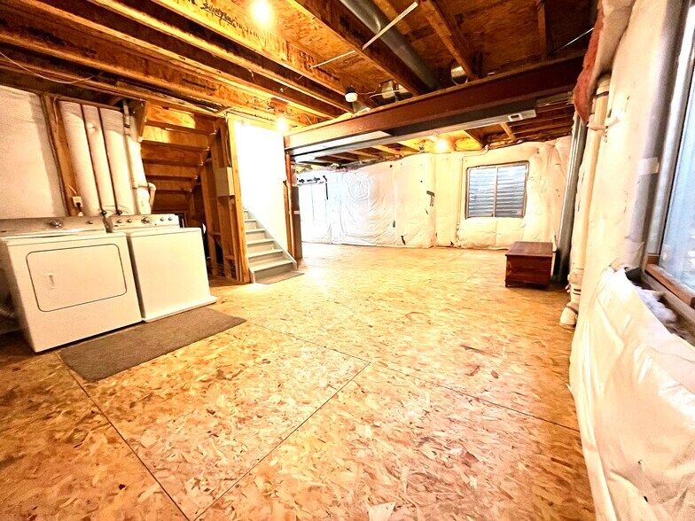 Full unfinished basement - 13176 Alcott Pl