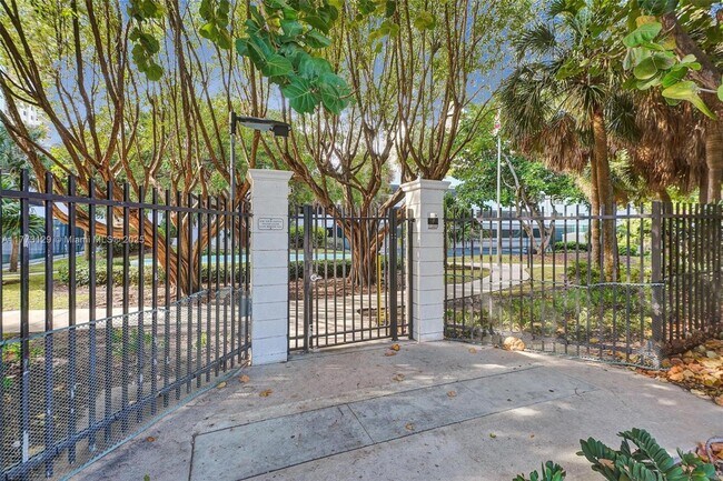 Building Photo - 1201 S Ocean Dr