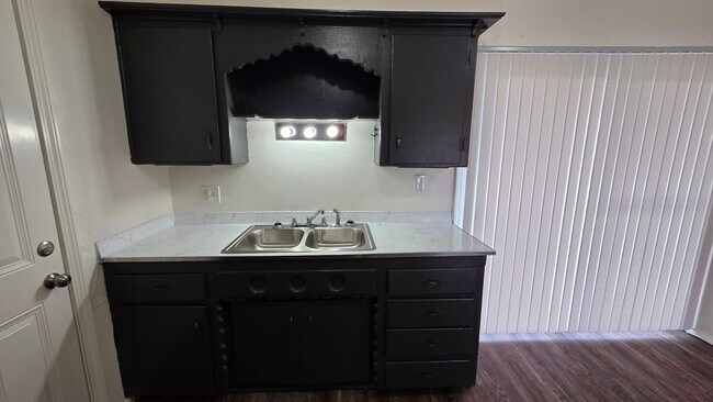 Building Photo - 4309 Woodedge Dr