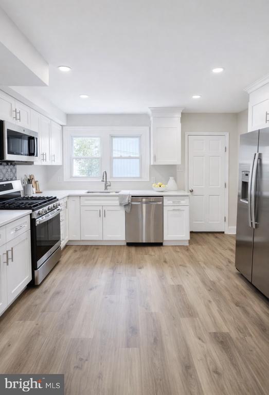 Building Photo - 22 Maple St