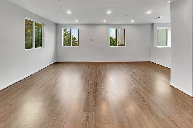 Building Photo - 1536 N Mercury Dr