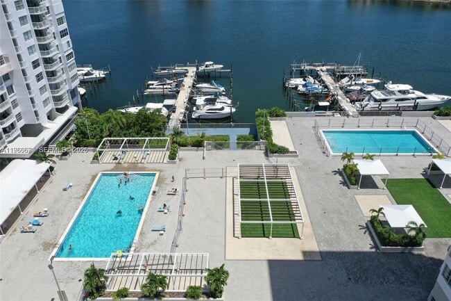 Building Photo - 18031 Biscayne Blvd