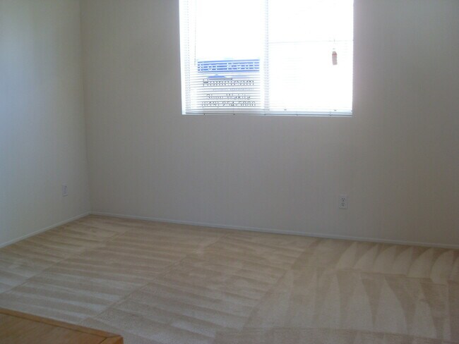 Building Photo - 2 BR / 2.5 BA 1420SQFT Chula Vista Apartment