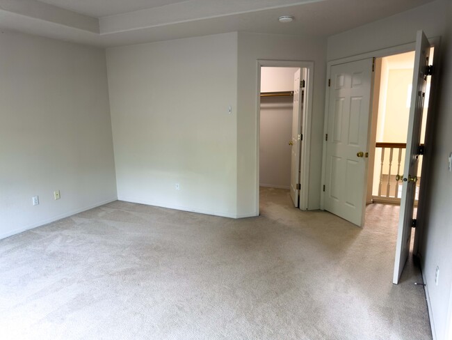 Building Photo - 4630 NW White Mountain Terrace